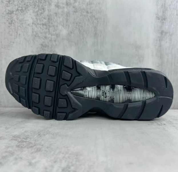Air Max 95 x CDG “Cinza e preto”
